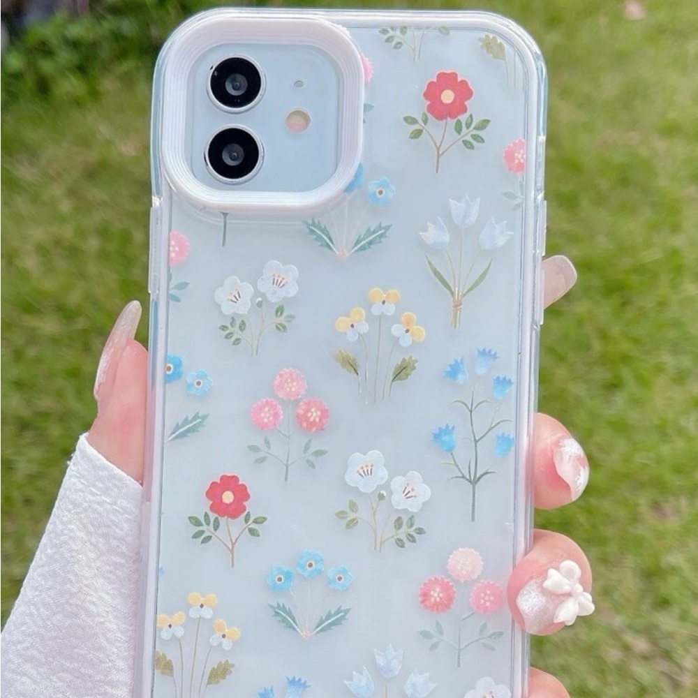 ⚠️Clearance iPhone 12/Pro/Pro Max Flower Pattern Phone Case - Picture 2 of 4